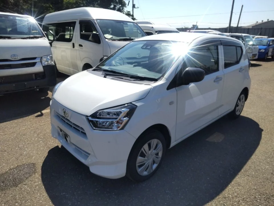 Daihatsu Mira e:S LA360S 2021